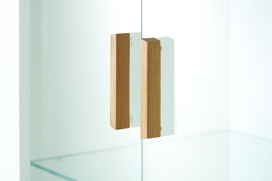 FRISK Biała witryna szklana skandynawska biały/dąb naturalny - zdjęcie 7