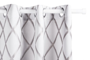 GRANDI, https://dev1-mda.konsimo.pl/kolekcja/grandi/ Zasłona jasny szary/srebrny - zdjęcie